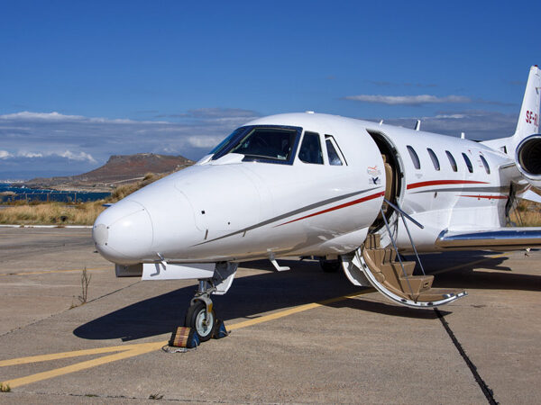 What Are the Benefits of Private Transfers in Amsterdam for Jet Aviation Travelers?